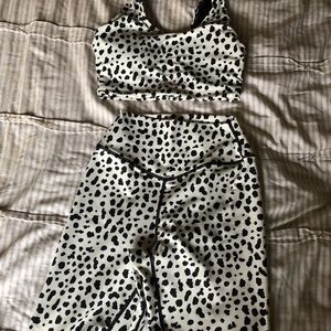 Small white leopard workout set, bra & legging